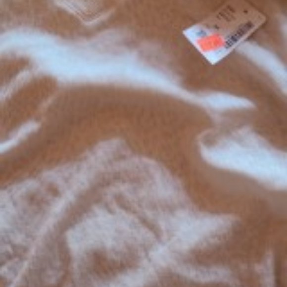 whit shitsyt with tag - Picture 3 of 3